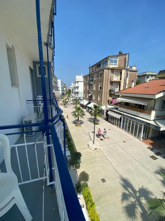 B&B Hotel Lucciola Cattolica Luaran gambar