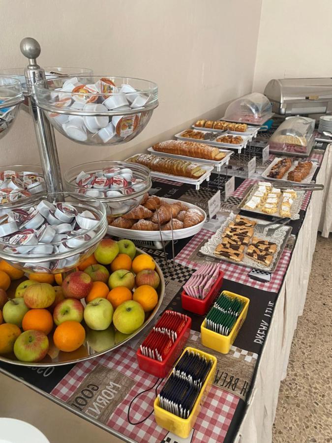 B&B Hotel Lucciola Cattolica Luaran gambar